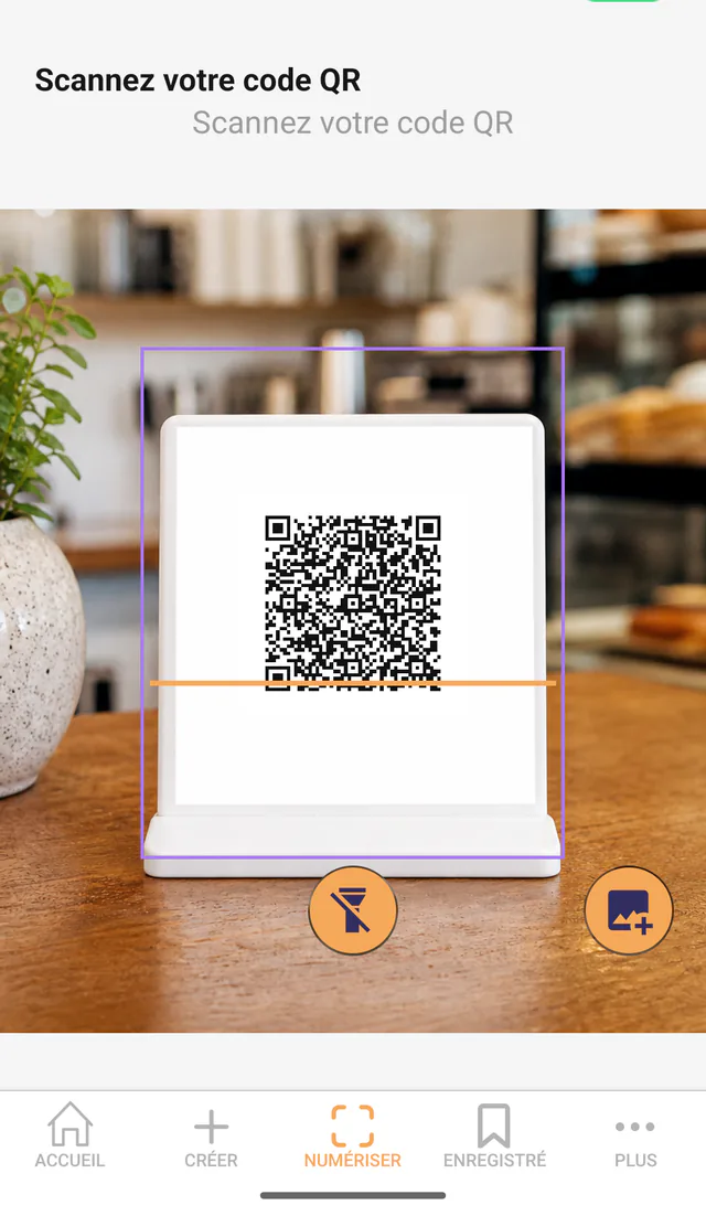 Capture Android de QR Code All In One: Scanner. Caméra avec cadre, lampe et option d’image.