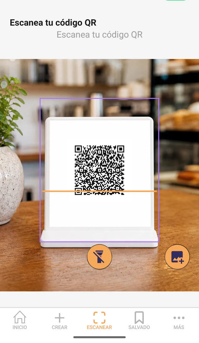 Captura de QR Code All In One para Android: Escáner. Cámara con marco, linterna y selección de imagen.